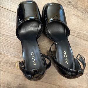 Aldo shiny black platform shoes, size 6